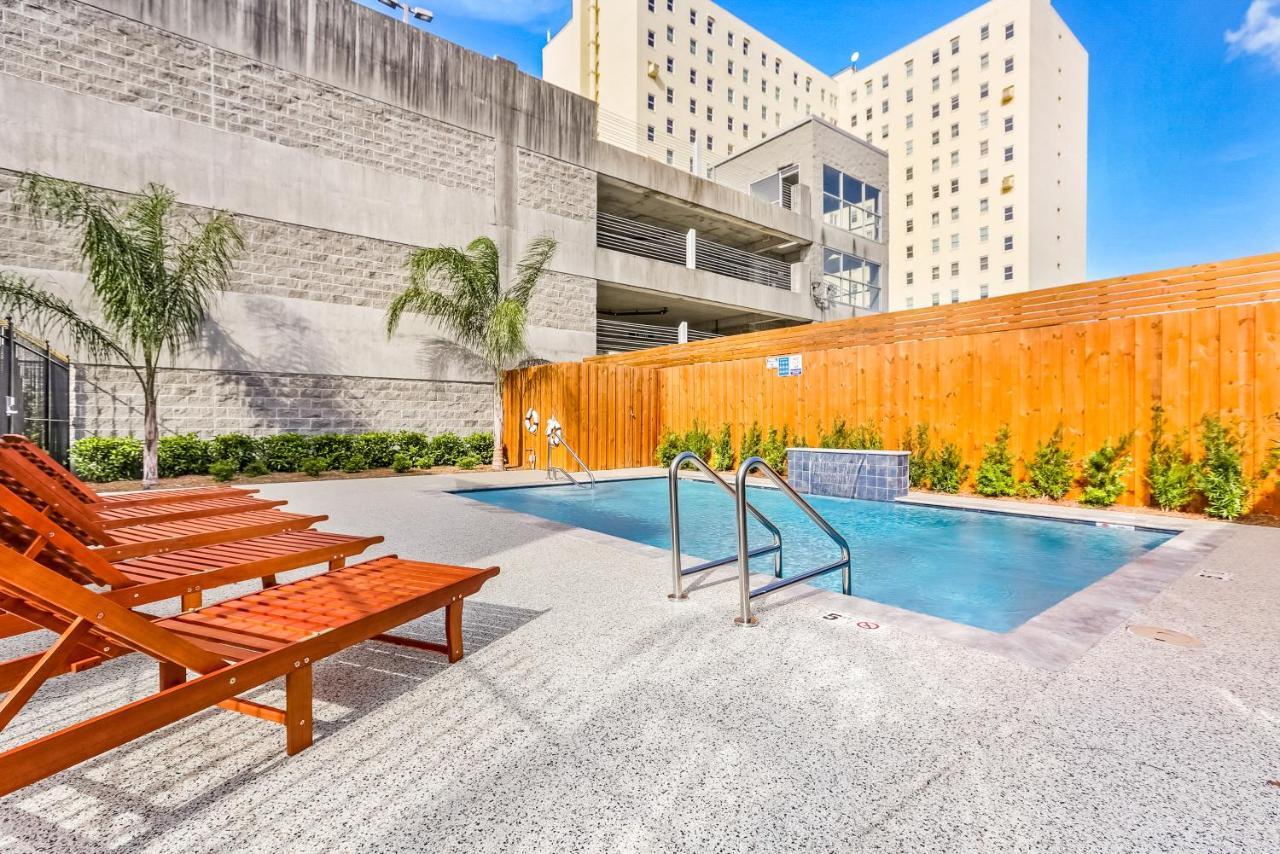Ferienwohnung Hosteeva Chic Urban Retreat W Pool Steps To St Charles Ave And Near Bourbon St New Orleans Exterior foto